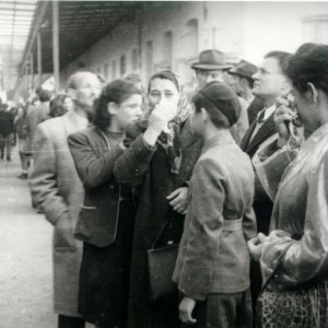 Mizrachista cionisták búcsúztatása, vonatpályaudvaron